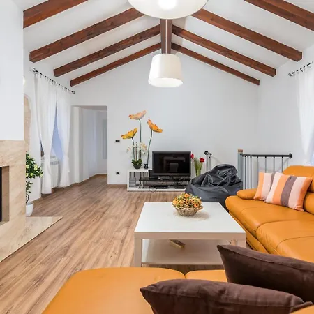 Casa Serena Villa Basici