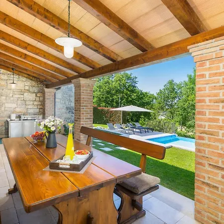 Casa Serena Willa Basici